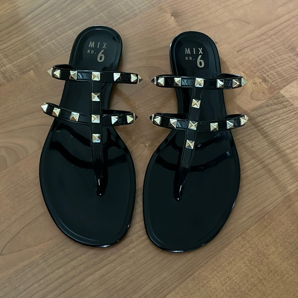 Black trendy flat sandals size 11